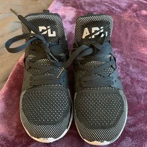 APL Ascend Black/White